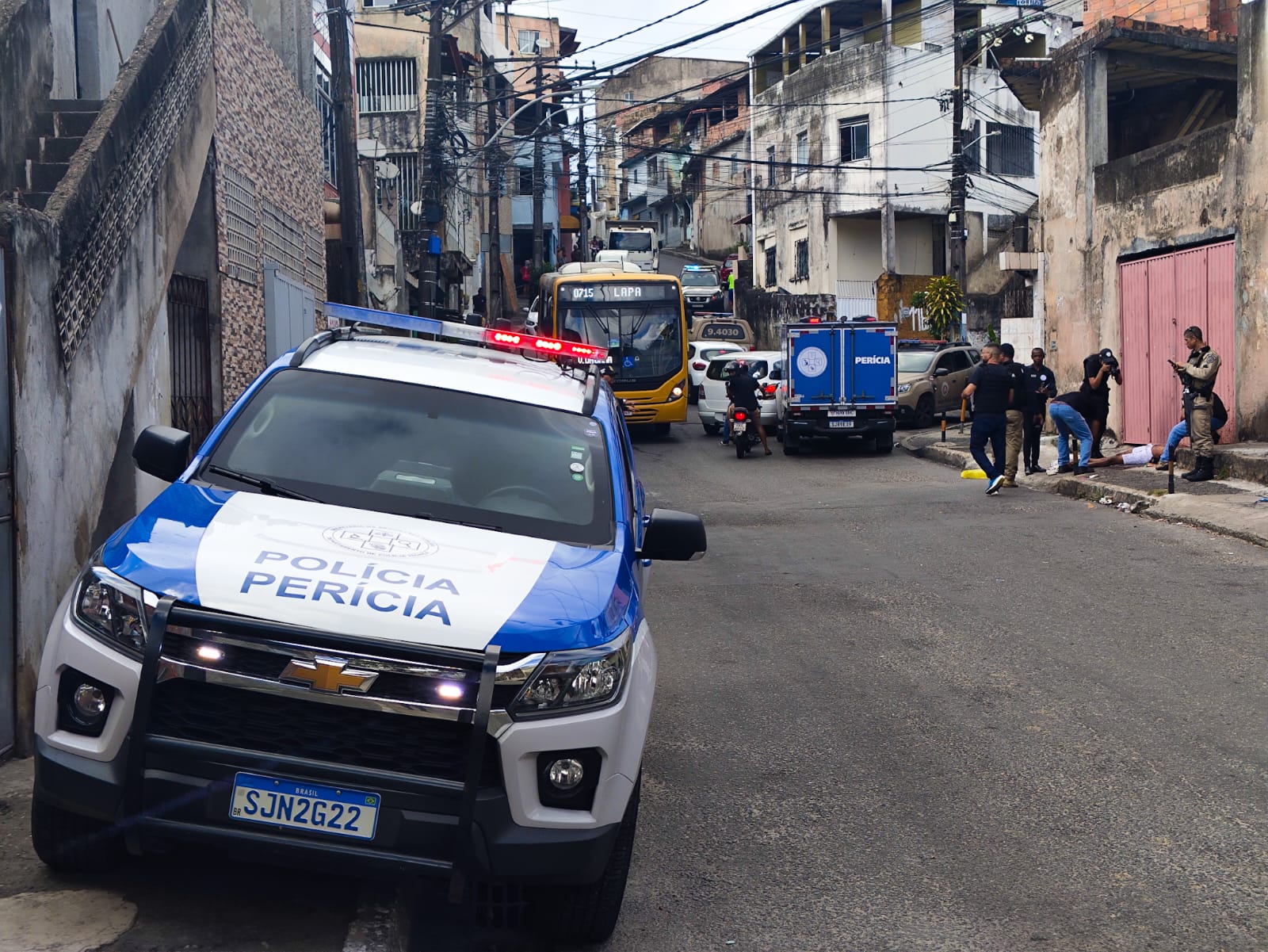 Polícia técnica faz perícia em Santa Cruz por Arisson Marinho/CORREIO
