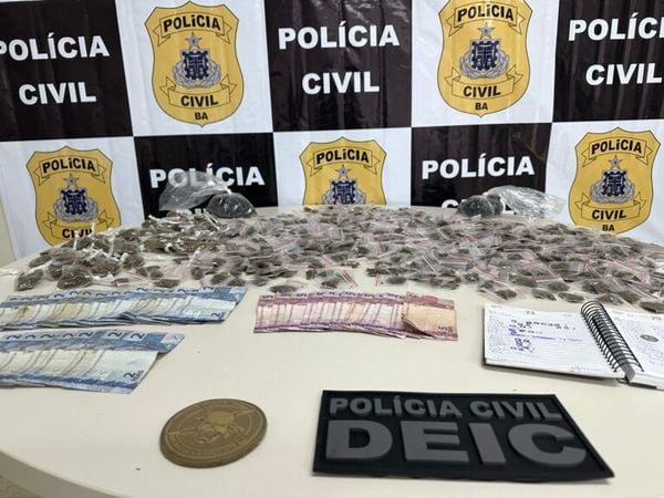 Polícia apreende porções de maconha e crack no bairro de Valéria