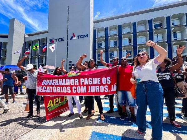 Professores das redes estaduais e municipais se manifestaram