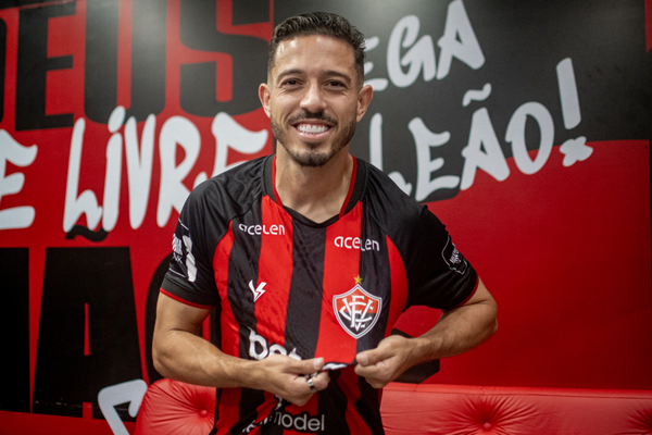 Jean Mota foi oficialmente apresentado à torcida do Vitória