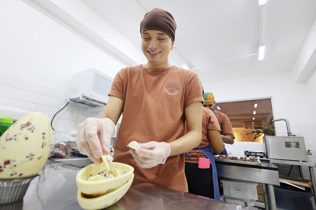 Valentin é o chocolatier da Casa Ópera desde o ano passado