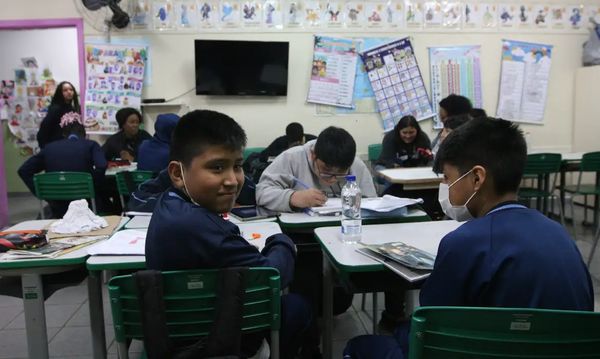 Crianças em escola de Ensino Fundamental