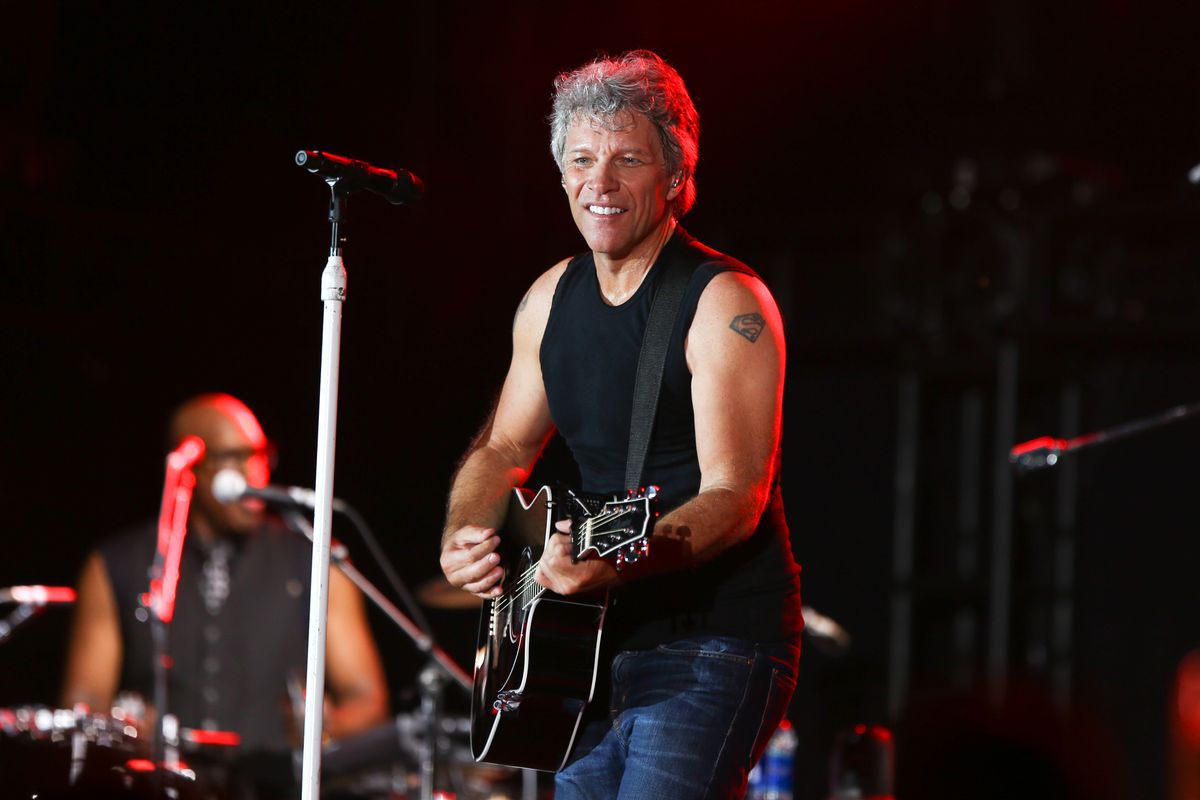 Jon Bon Jovi revela incerteza sobre voltar a realizar turnês após cirurgia