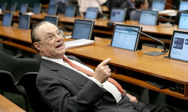 Paulo Maluf durante reunião da CCJ da Câmara