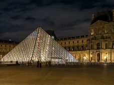 Imagem - Museu do Louvre é fechado após furto de joias