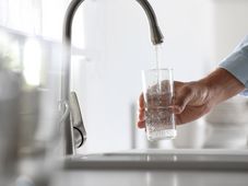 Imagem - Bares e restaurantes podem ser obrigados a oferecer água gratuita aos clientes; entenda