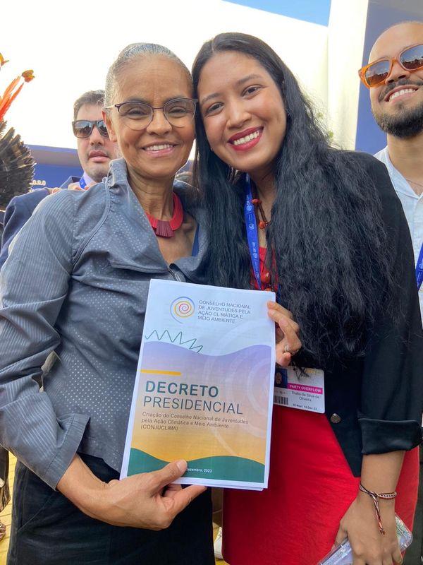 Thalia Silva ao lado da ministra do Meio Ambiente e Mudança do Clima, Marina Silva