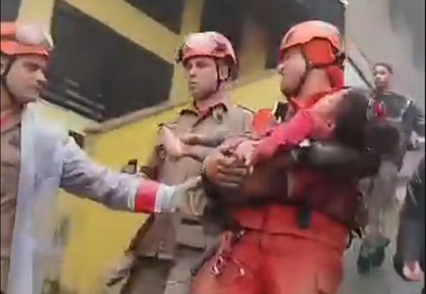 Criança foi resgatada pelos bombeiros