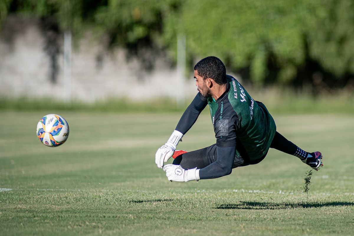 Cria do Vitória, Lucas Arcanjo vai tentar fechar o gol rubro-negro contra o Treze