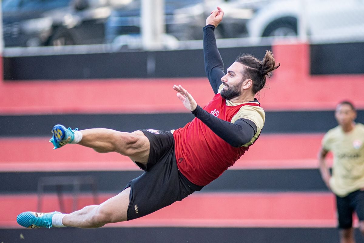 Léo Gamalho é relacionado pela primeira vez na temporada