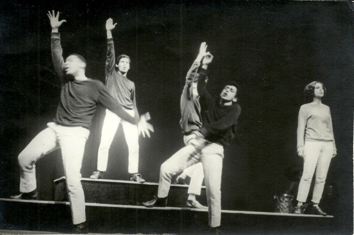 Tom Zé em uma peça de Augusto Boal, encenada em São Paulo em 1965, quando ainda era aluno da Emus