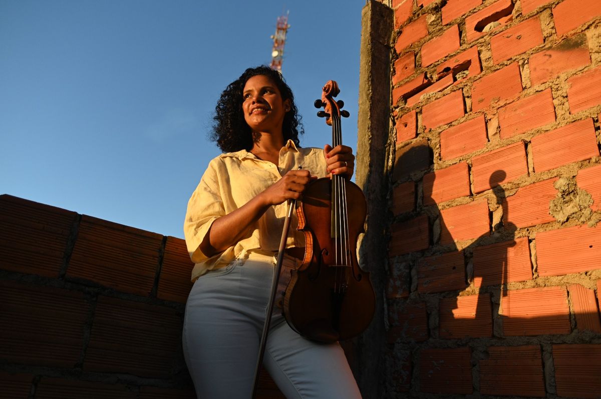 Geisa Santos é violista e a única baiana a fazer parte da Academia Filarmônica de Berlim 