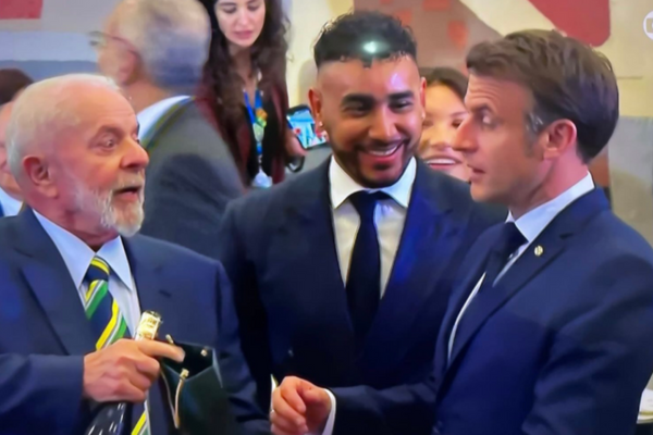 Macron promoveu jantar ao lado de Lula e com a presença do vascaíno Dmitri Payet