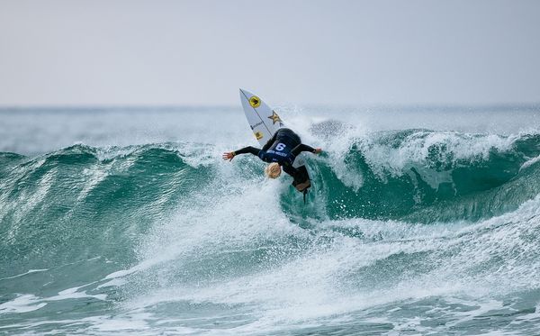 Tati Weston-Webb em ação na etapa de Bells Beach
