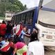 Imagem - Micro-ônibus desgovernado atropela fiéis em procissão e mata quatro em Pernambuco