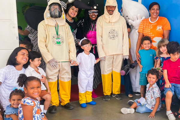 O combate ao mosquito da dengue virou tema de aniversário infantil em uma escola de Feira de Santana