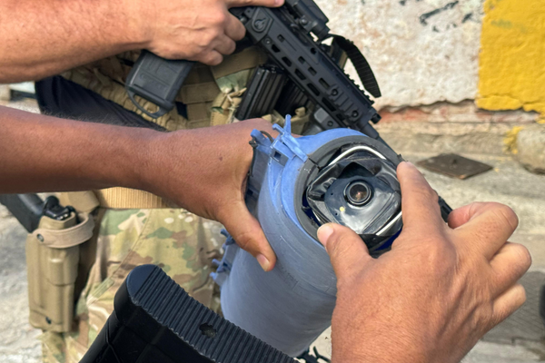 O Depom identificou e retirou câmeras escondidas instaladas em postes por grupos criminosos