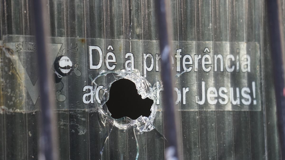 Casa foi atingida por disparos
