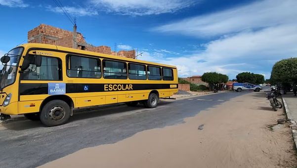 Criança de seis anos morre atropelada por ônibus escolar na Bahia