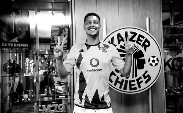 Luke Fleurs, zagueiro do Kaizer Chiefs, morreu na África do Sul