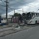 Imagem - Ônibus bate em poste e afeta fornecimento de energia em Lauro de Freitas