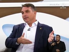 Imagem - Após operação contra o pai, Flávio Bolsonaro pede que Trump suspenda tarifaço