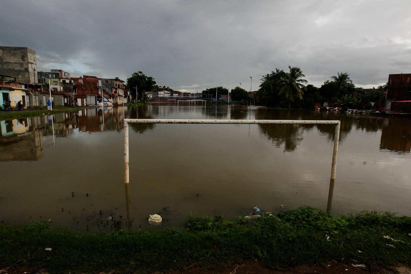 Chuva em Salvador por Arisson Marinho/CORREIO