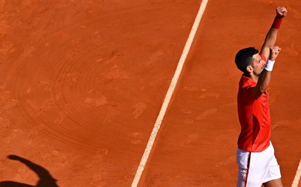 Djokovic comemora após avançar em Monte Carlo