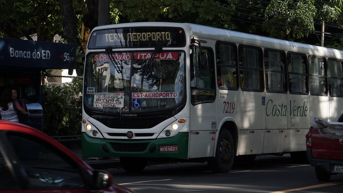 Ônibus da empresa Costa Verde