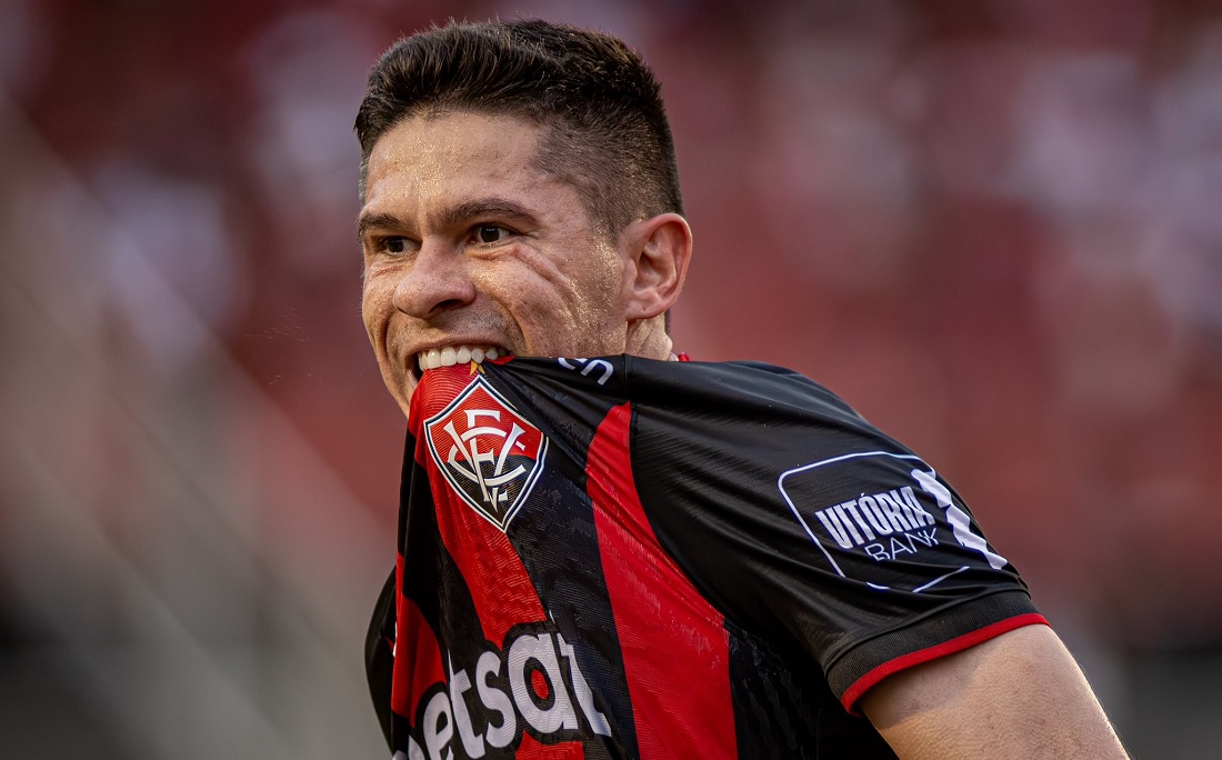 Osvaldo marcou 3 gols  por Victor Ferreira/EC Vitória