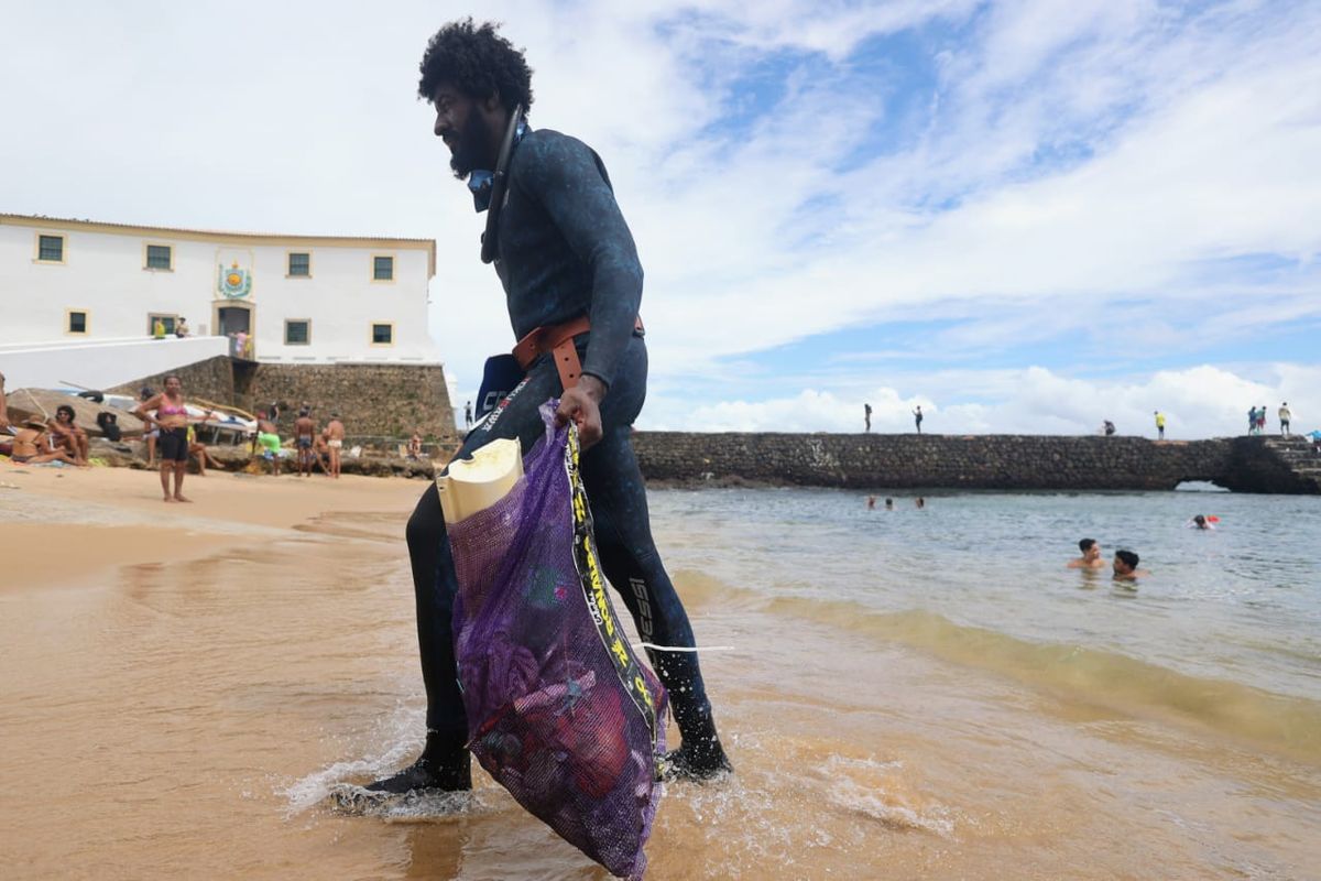 Ação foi realizada no Porto da Barra, no domingo (14)