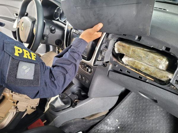PRF apreende 6,5 Kg de Cocaína escondidos em fundo falso de veículo em Vitória da Conquista (