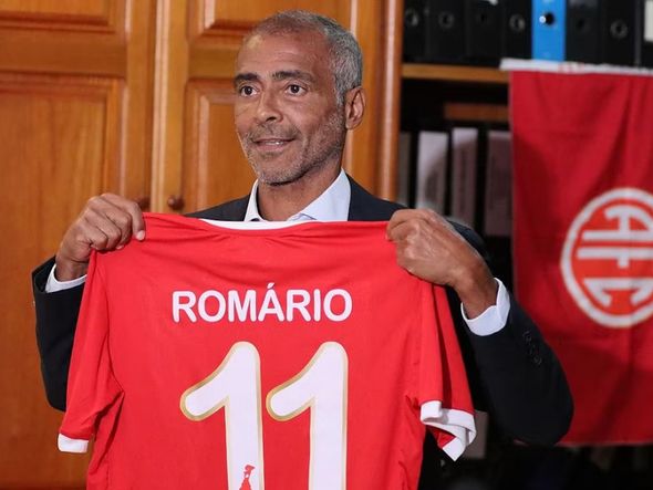Imagem - Romário assina com o América-RJ e pode voltar a jogar aos 58 anos