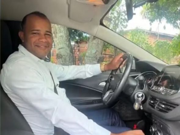 Imagem - Carro de taxista sequestrado é encontrado carbonizado em bairro de Salvador