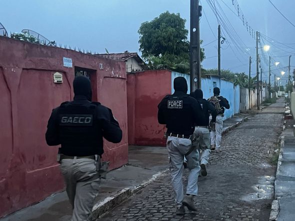 Imagem - Três policiais são presos por suspeita de participação em grupo de extermínio