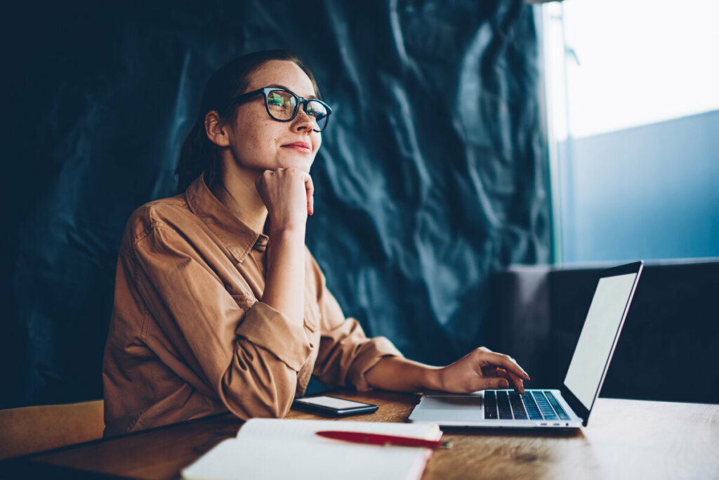  Família, saúde, trabalho, hobbies? Ter clareza sobre suas prioridades ajuda a direcionar sua energia de forma mais consciente. (Imagem: GaudiLab | Shutterstock) por  