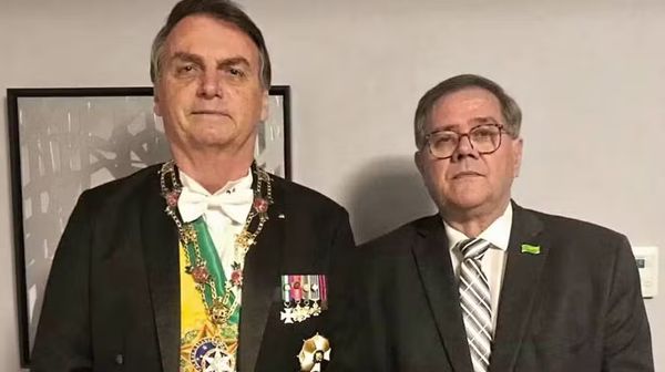 Jair Bolsonaro e o médico Ricardo Camarinha, em viagem em Tóquio, em 2019 