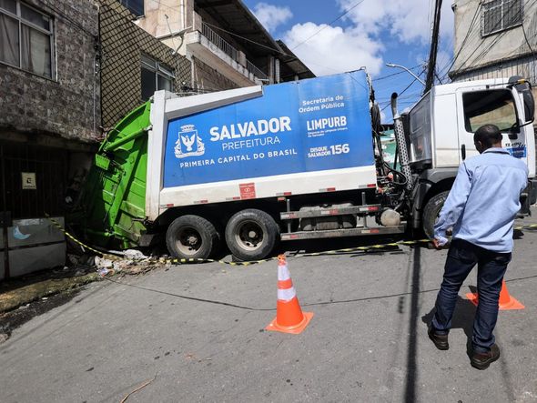 Imagem - 'Parecia que um prédio tinha desabado', afirma vizinho de casa atingida por caminhão de lixo em São Caetano
