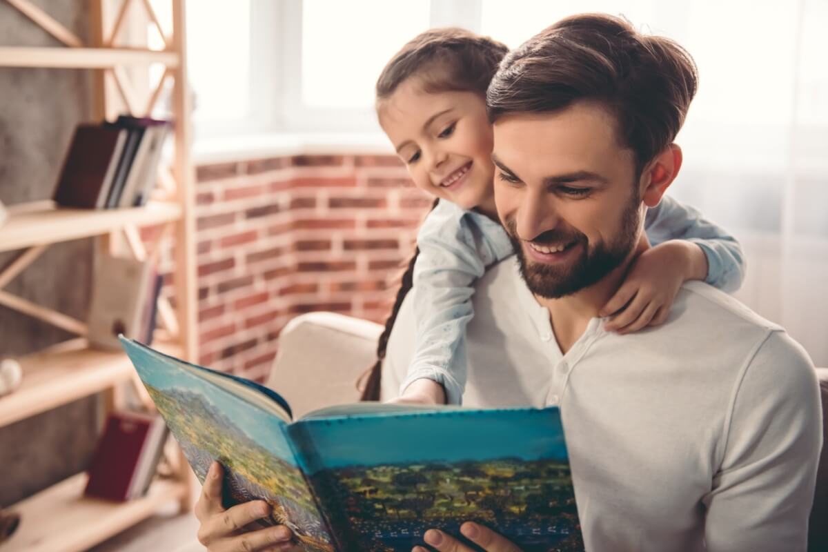 [Edicase]A leitura estimula diferentes capacidades das crianças (Imagem: George Rudy | Shutterstock) por  
