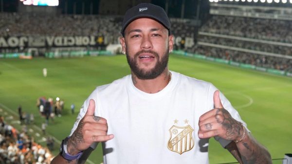 Neymar foi revelado pelo Santos e atualmente defende o Al-Hilal, da Arábia Saudita