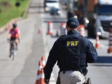 Imagem - Ônibus com 42 passageiros tomba no oeste da Bahia e deixa feridos