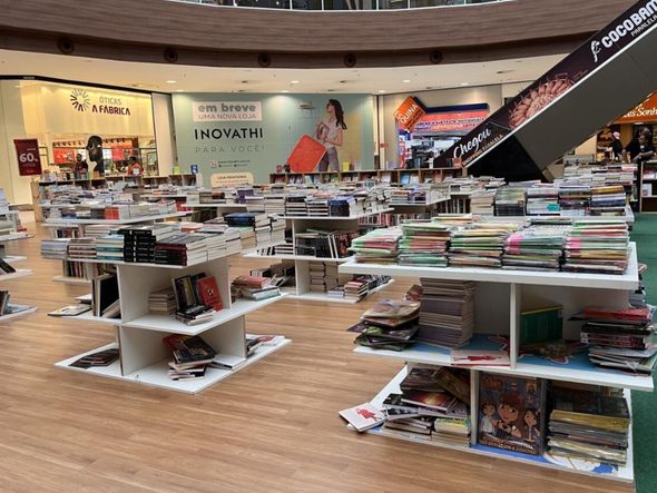 Imagem - Um por R$20, três por R$ 50: Feira oferece promoção de livros no Shopping Paralela
