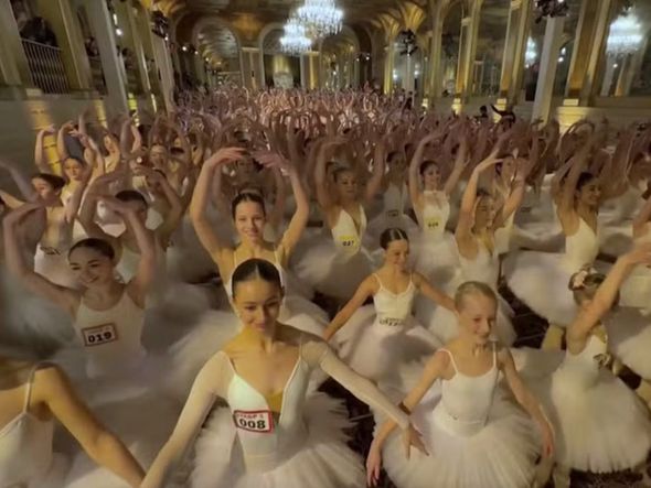 Imagem - Mais de 350 bailarinas quebram recorde mundial de dança na ponta dos pés nos EUA