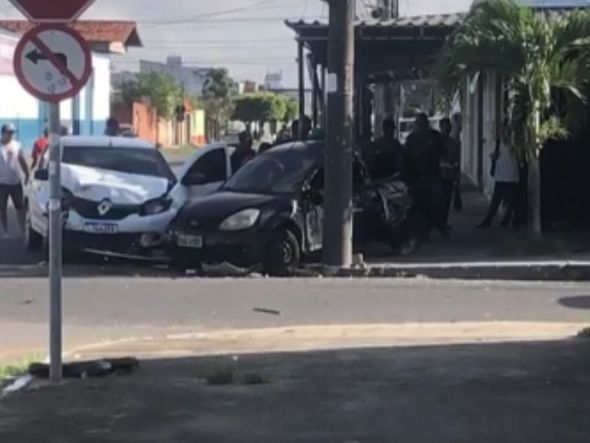 Imagem - Mulher morre atropelada em acidente com dois carros em Feira de Santana