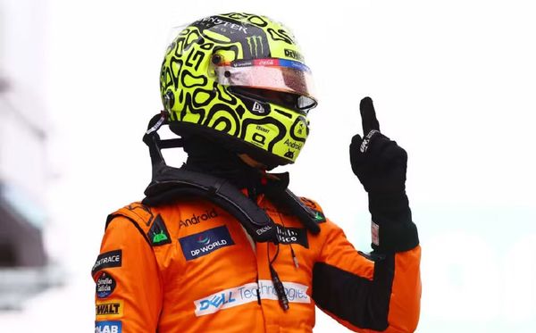 Lando Norris celebra pole position na corrida sprint do GP da China