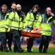 Imagem - Jogador fica desacordado após choque de cabeça em jogo do Campeonato Inglês