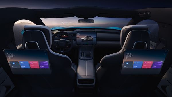 O sedã elétrico tem um interior futurista e concorre com o Tesla Model 3