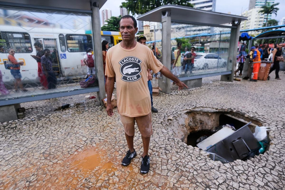 Carrinho de Marivaldo caiu no buraco