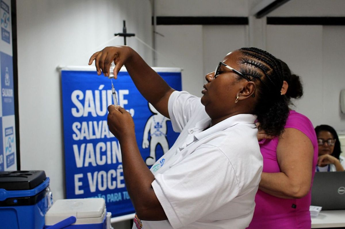 Vacinação contra a dengue em Salvador