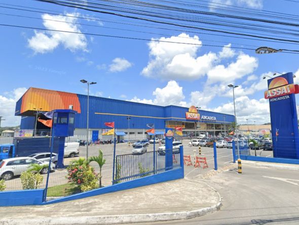 Imagem - Homem é morto a tiros em estacionamento de supermercado em Salvador